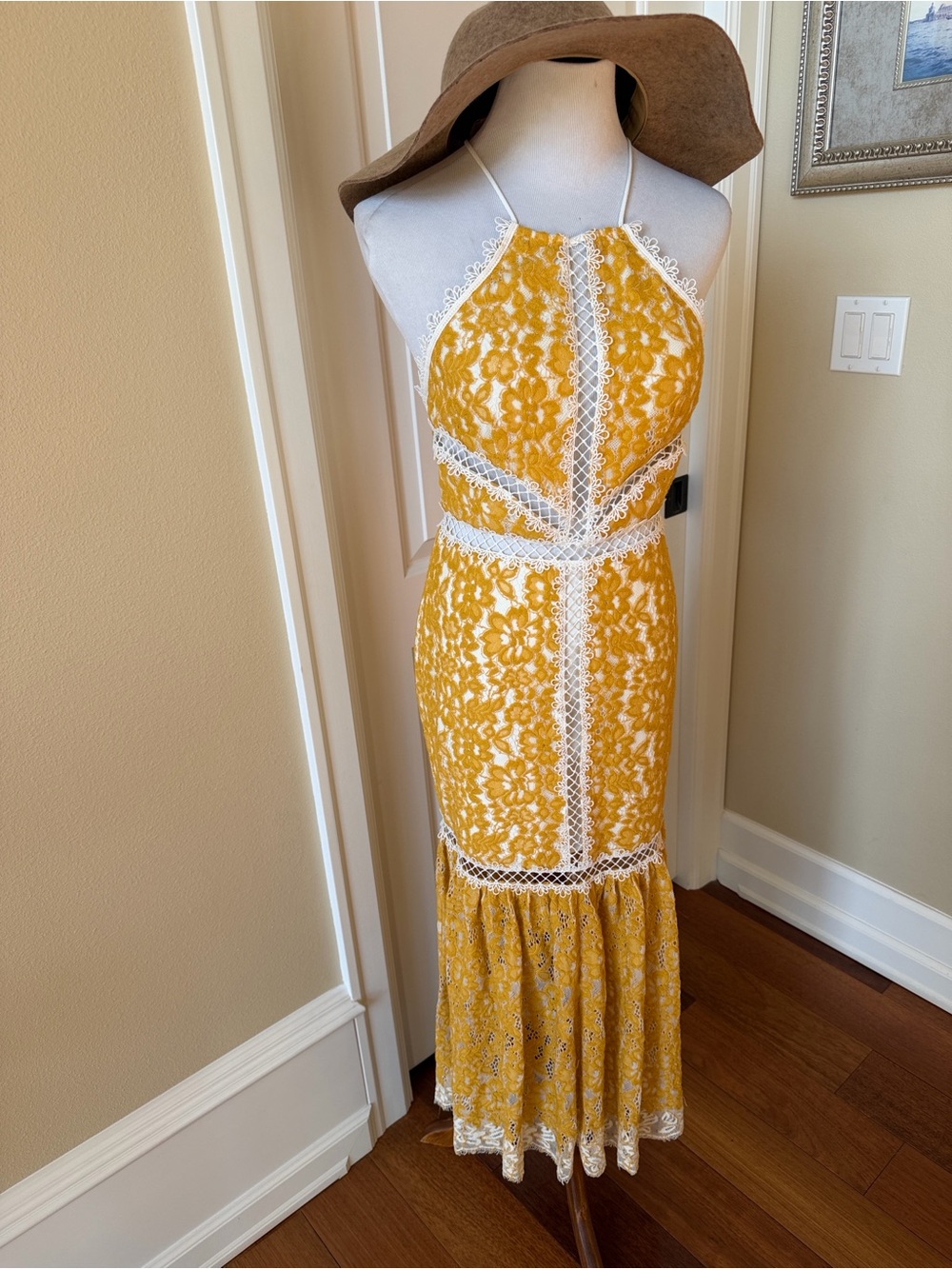 X by NBD Felicity Embroidered Long Halter Neck Yellow/White Maxi Dress SzXS NWT